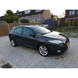 Renault Megane: Airco, cruise control, navigatie, LM velgen!