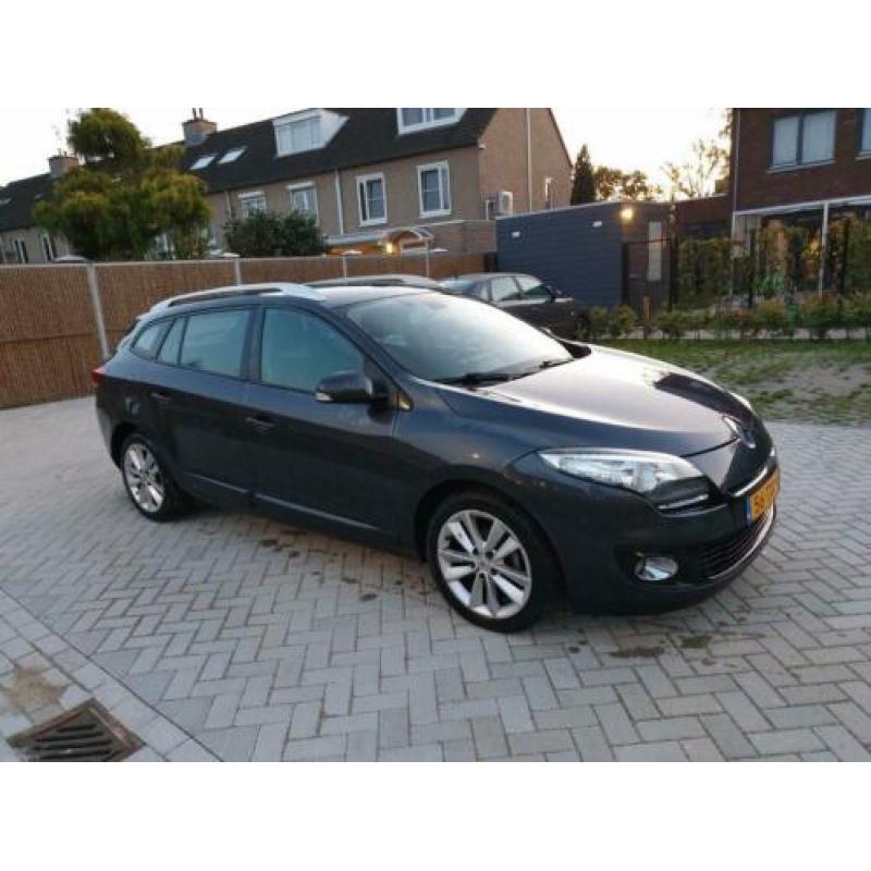 Renault Megane: Airco, cruise control, navigatie, LM velgen!