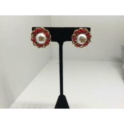Chanel oorbellen goudkleurig metaal met rood leer