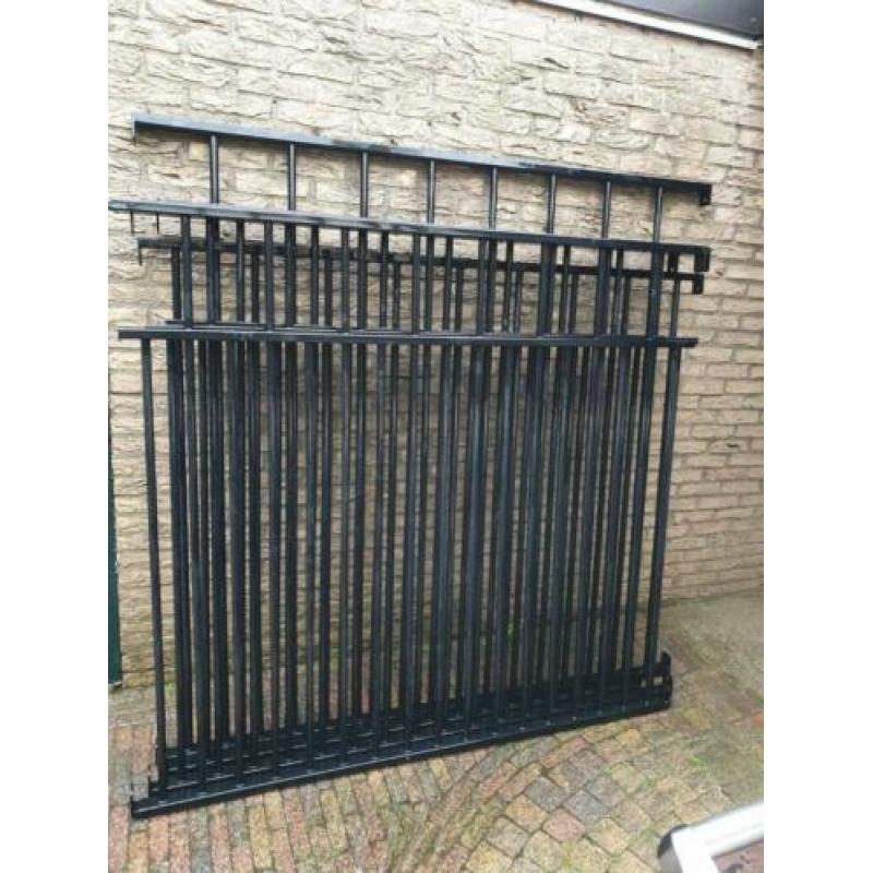 Ijzeren hekwerk z.g.a.n 4x