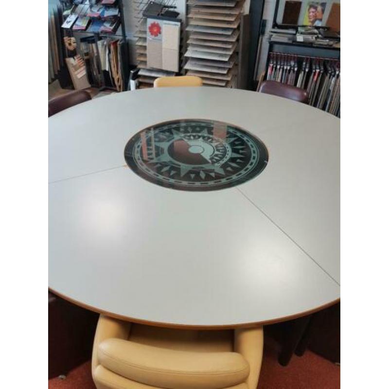 Oud vergader tafel Vitesse