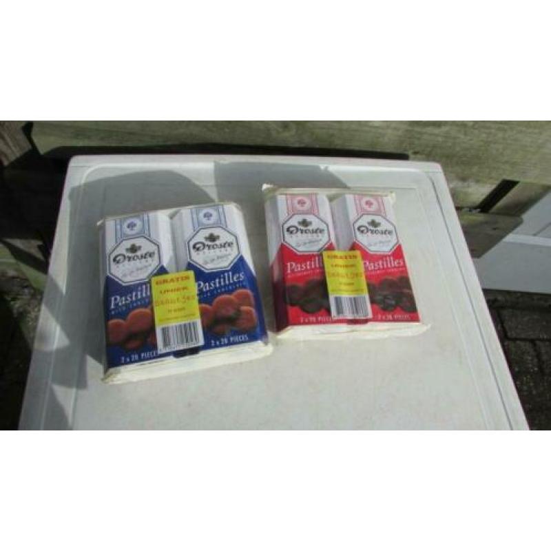 2 x Droste Pastilles met een Baatjer boekje vol uit 1998