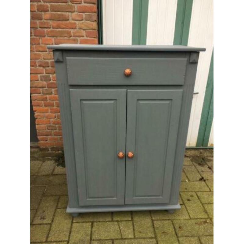 Stoere meidenkast landelijk kinderkledingkast grijs groen