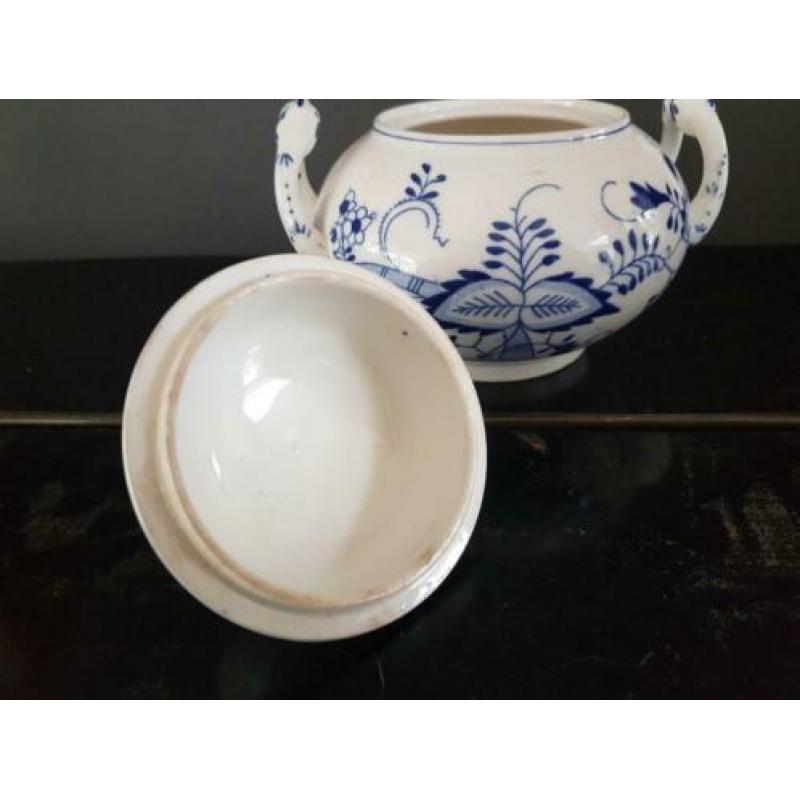 Oude suikerpot met deksel, Zwiebelmuster