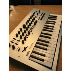 KORG Minilogue (analogue synthersizer) + originele adapter