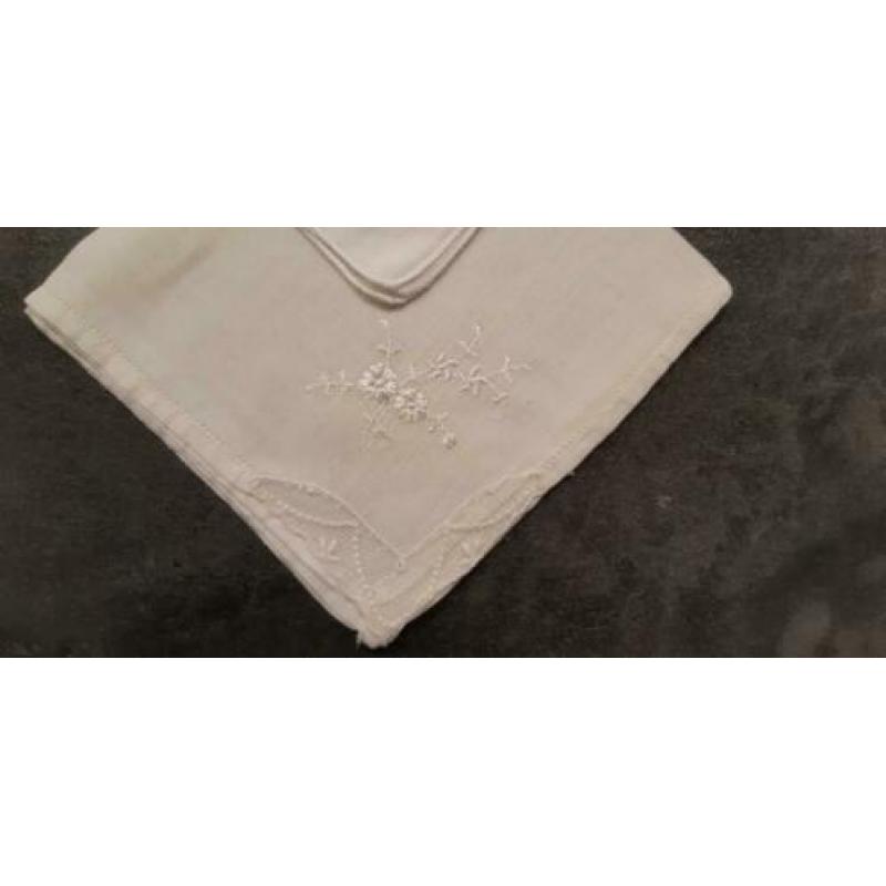 Set van 3 Vintage Dames Zakdoeken met Borduursel
