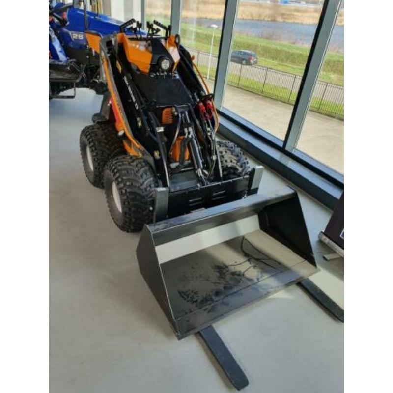 Giant SK202D skidsteer shovel