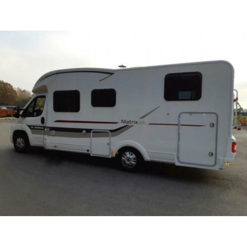 Adria matrix axess 670sl met lengtebedden 5 persoons