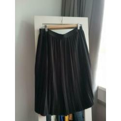 Gave plisse rok.zwart. nieuw. Merk esprit. Mt 40