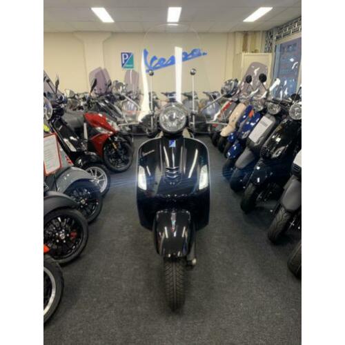 Vespa Gts super 300 Zwart 2016 18000km