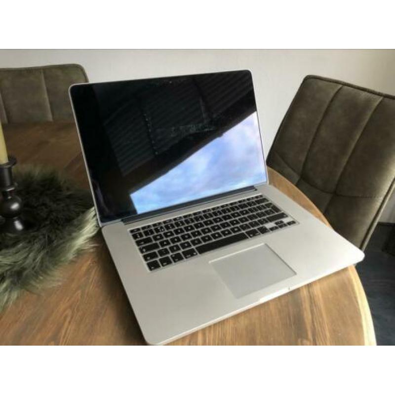 2012 MacBook Pro 15" Retina / i7 2,3 GHz / 8GB RAM / 256 GB