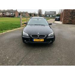 BMW 5-serie Touring 520d Saphirschwartz-metallic Veel opties