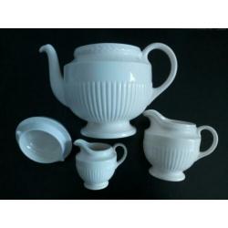 Wedgwood Edme theepot en roomkannetje en melkkan samen
