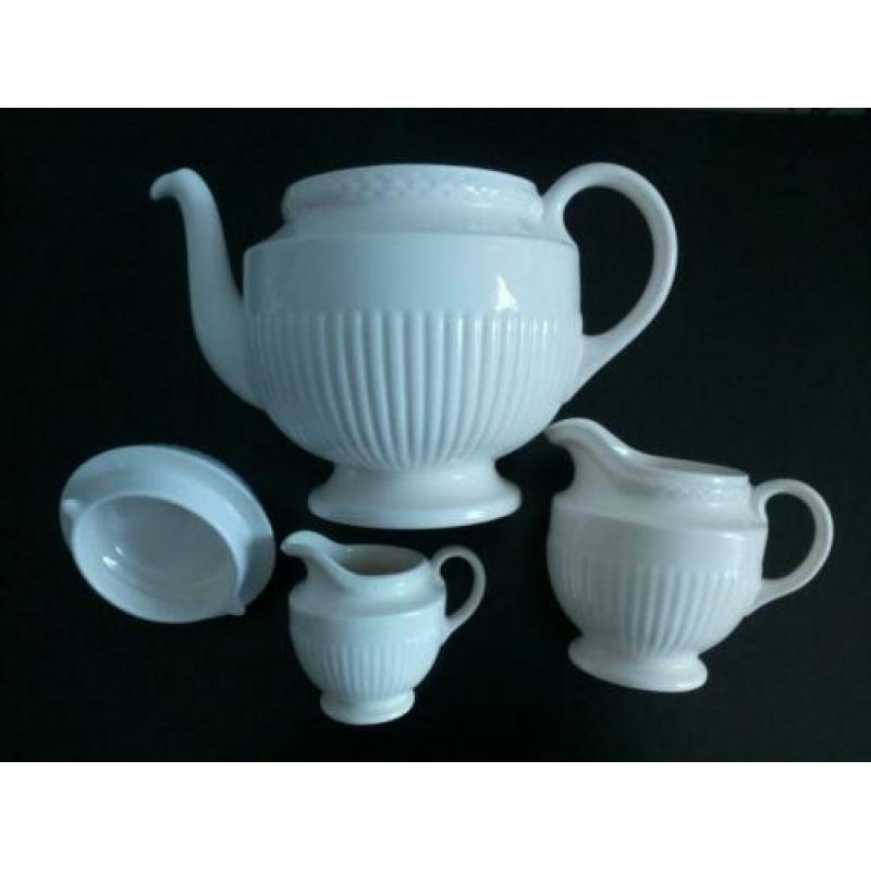 Wedgwood Edme theepot en roomkannetje en melkkan samen