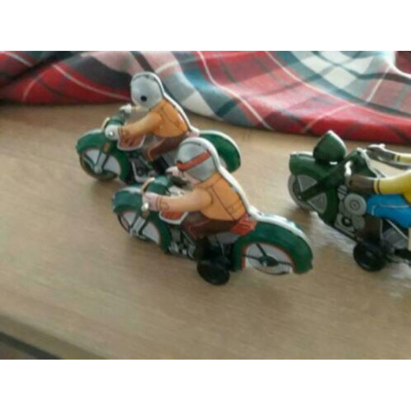 Blikken motortjes 3 st 11 cm