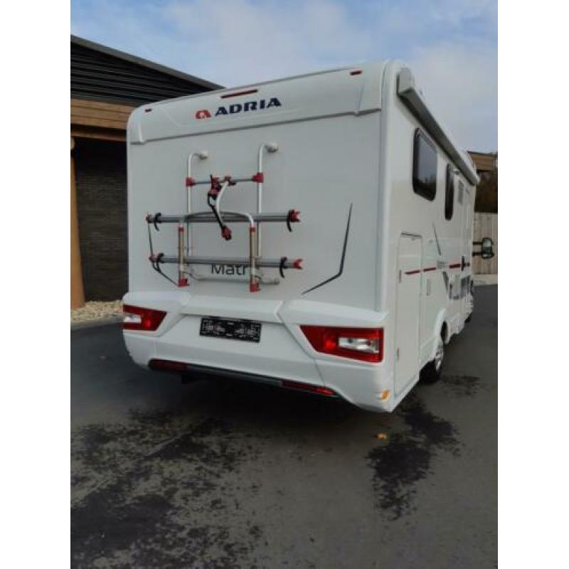 Adria matrix axess 670sl met lengtebedden 5 persoons