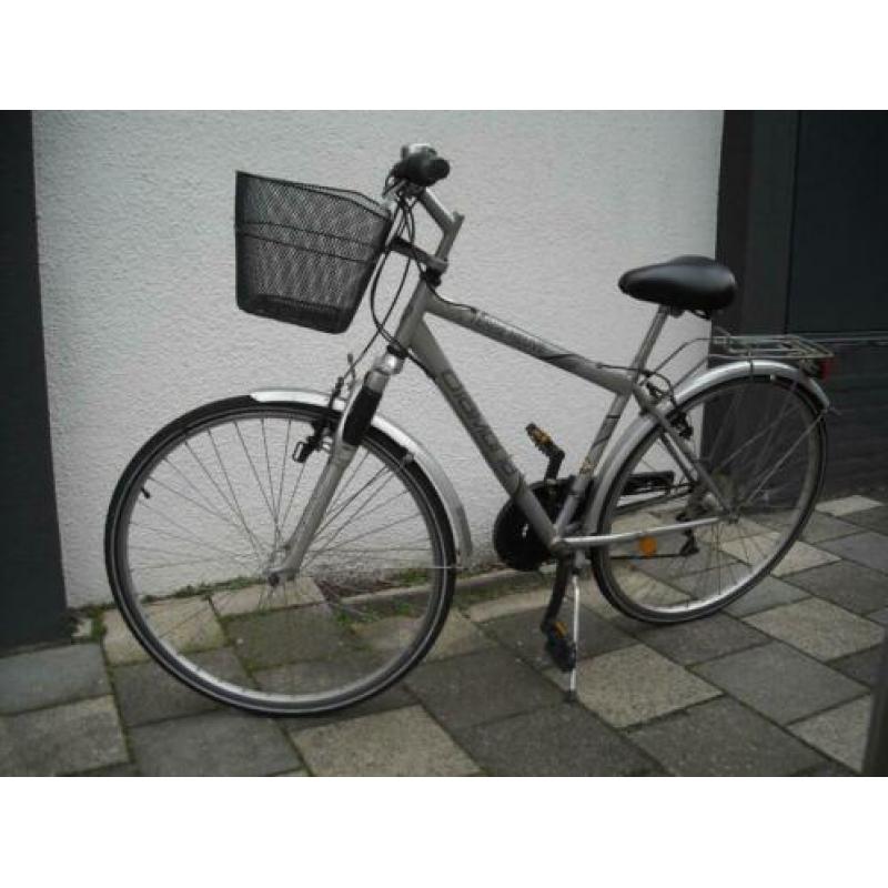 Unisex boodschappenfiets te koop in goede staat, met mandje