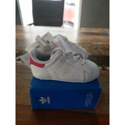 Wit met roze Adidas Stan smith maat 20