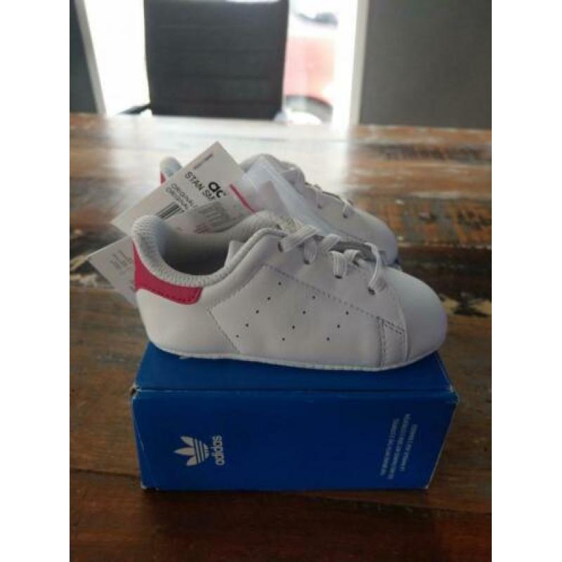 Wit met roze Adidas Stan smith maat 20