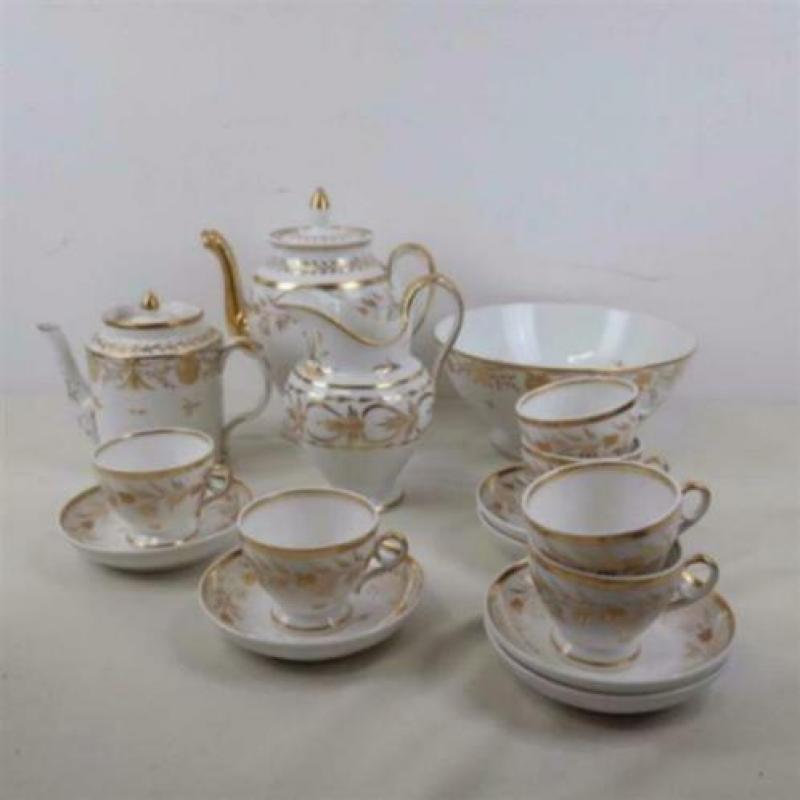 Porseleinen servies met goud versierd periode 1820-1850