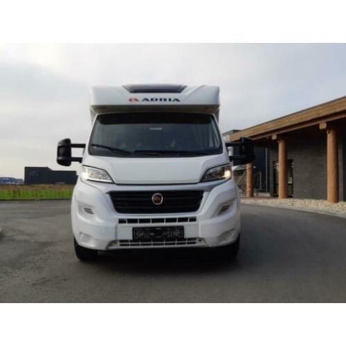 Adria matrix axess 670sl met lengtebedden 5 persoons