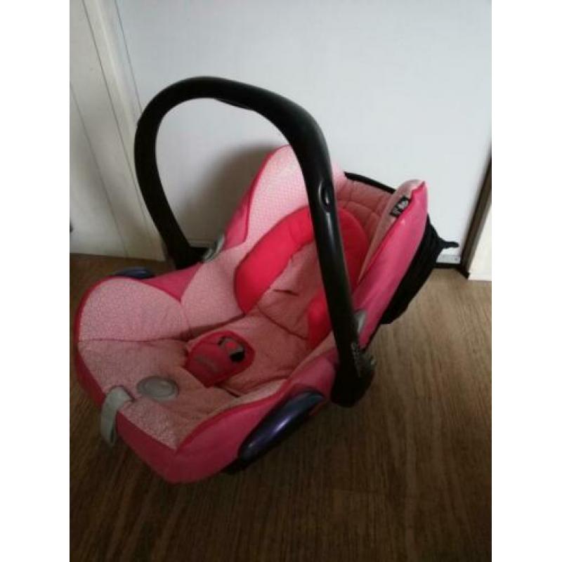 Te koop Roze Maxi Cosi Cabriofix incl. verkleiner i.g.st.
