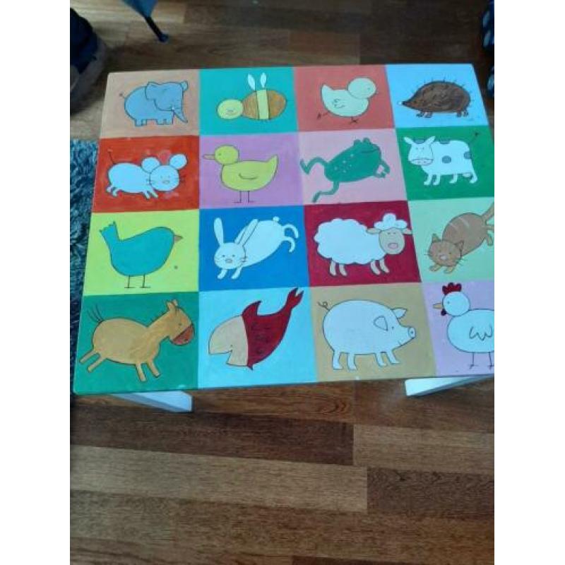 Mooi tafeltje met stoel voor kinderen 1-5 jaar