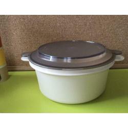 Retro Tupperware Wave 200 Pan.