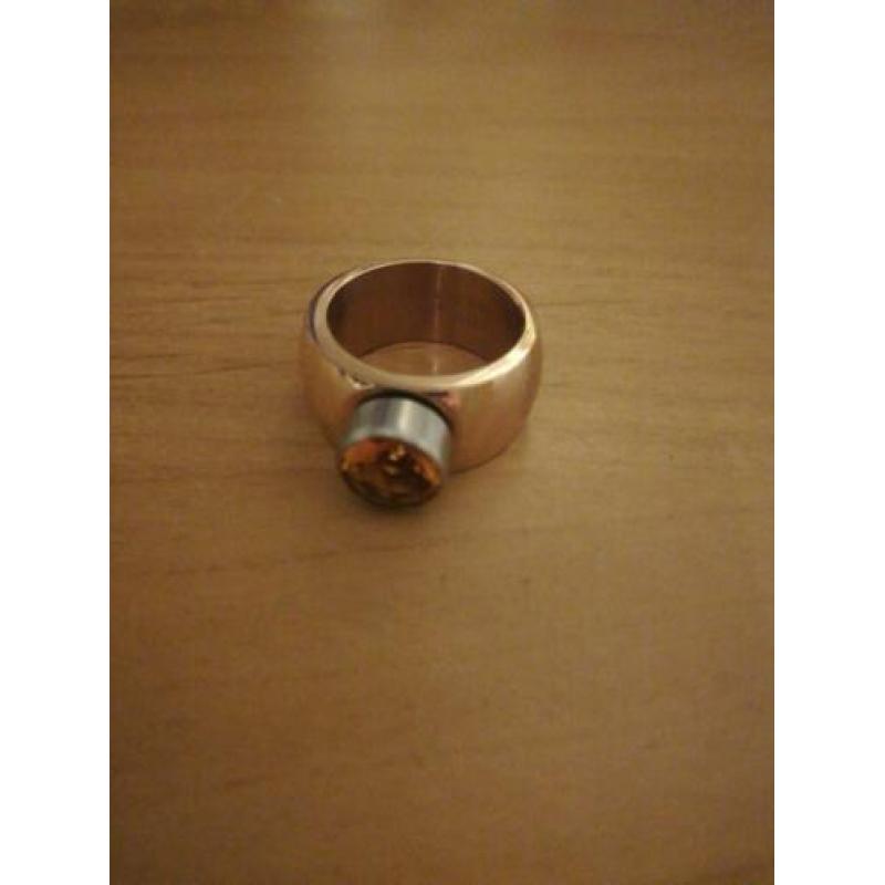 Melano ring rose kleurig met mooie setting