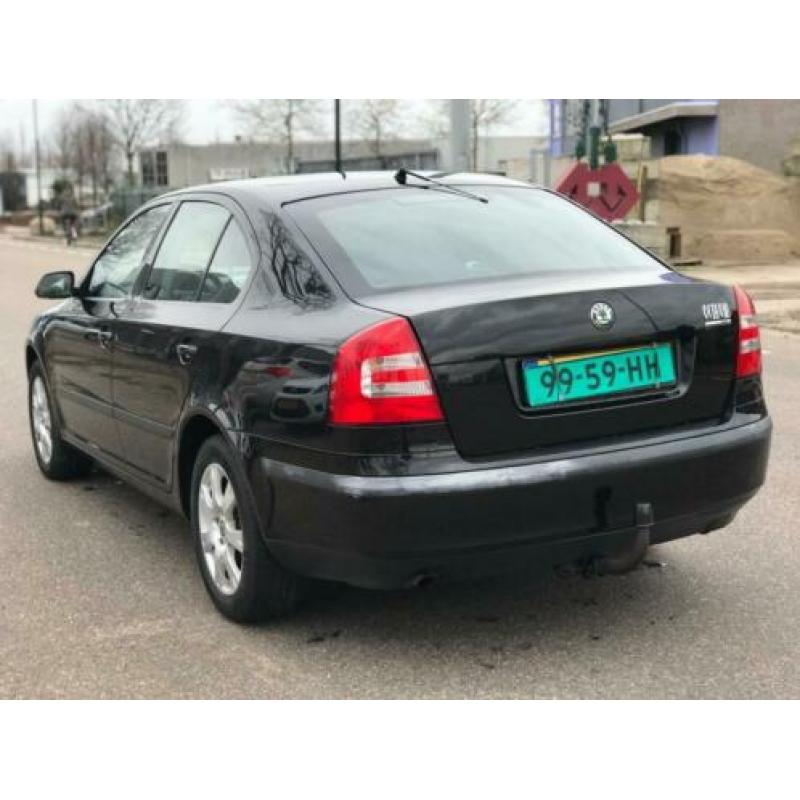 Skoda Octavia 1.6 Ambiente Airco/Dealer Onderhouden