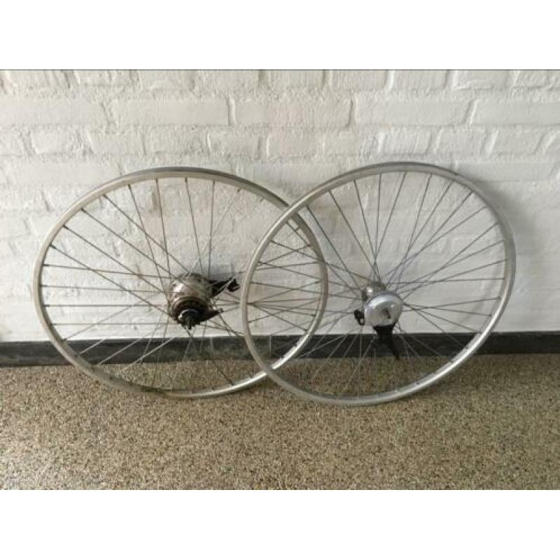 Setje 28 inch 7 vrs Nexus fietswielen in zeer goede staat