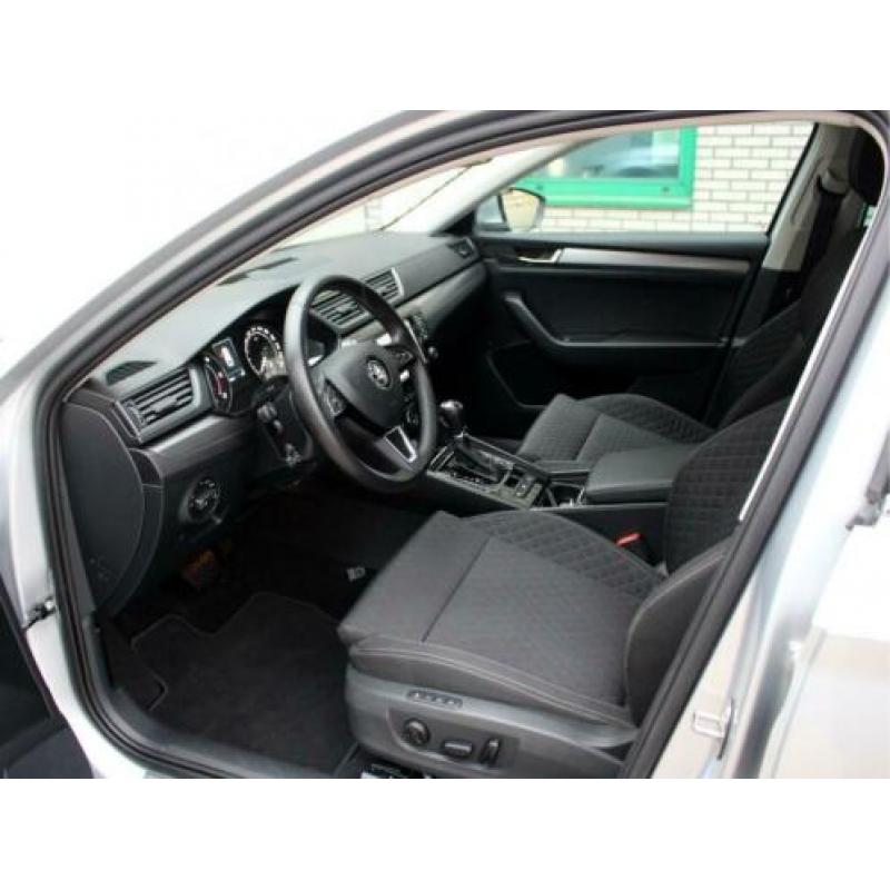 Skoda Superb Combi 1.6 TDI DSG7 Style Business (bj 2016)