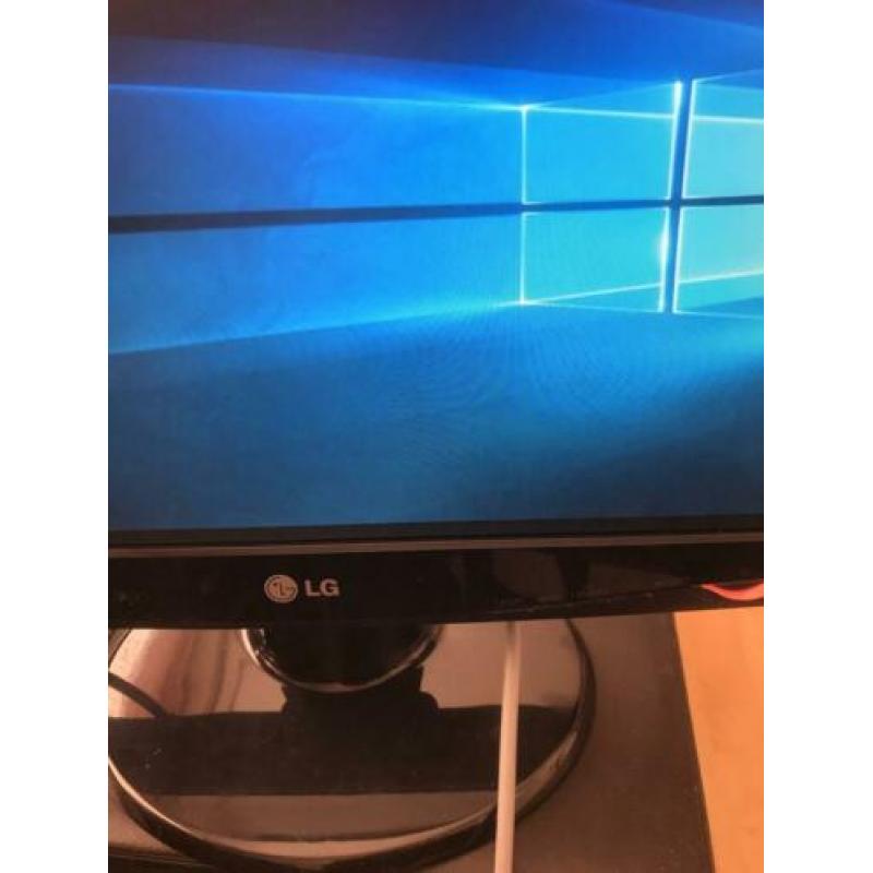 Monitor, in nieuwstaat.