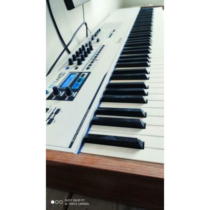 Arturia Keylab 88 Midi Keyboard piano