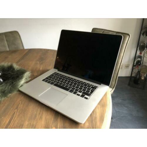 2012 MacBook Pro 15" Retina / i7 2,3 GHz / 8GB RAM / 256 GB