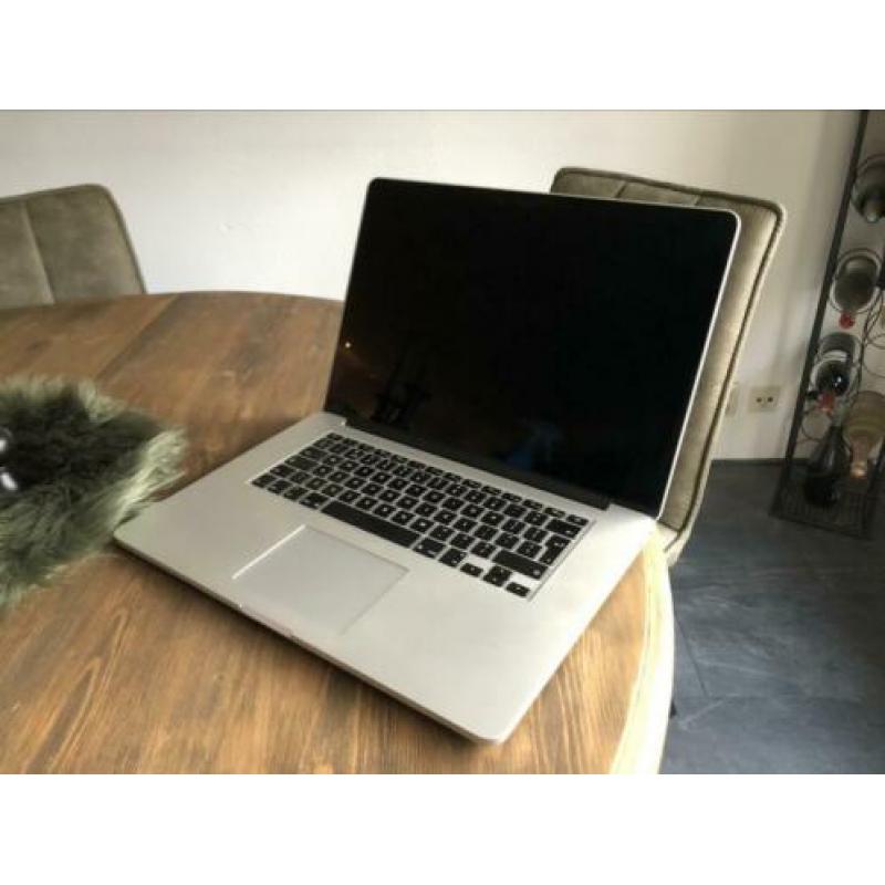 2012 MacBook Pro 15" Retina / i7 2,3 GHz / 8GB RAM / 256 GB