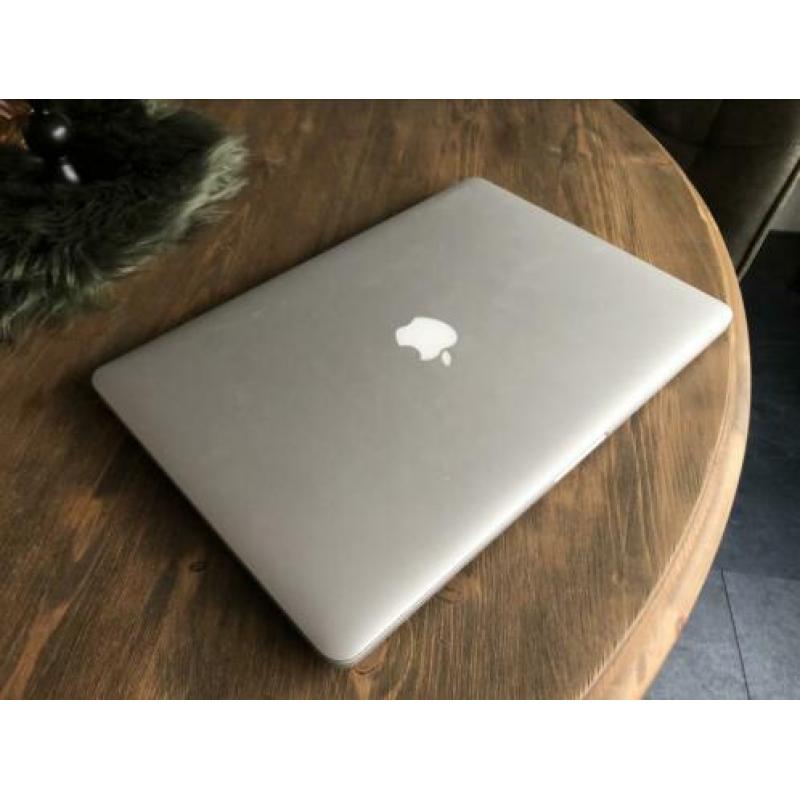 2012 MacBook Pro 15" Retina / i7 2,3 GHz / 8GB RAM / 256 GB