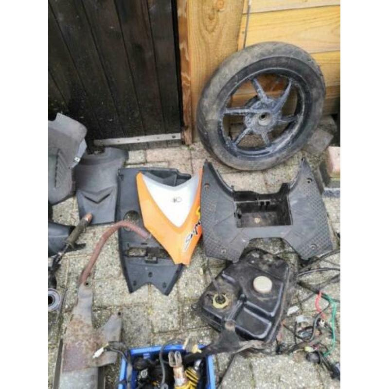 Kymco onderdelen oa voorfork, wielen, cockpit etc
