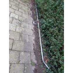 Metalen buis met ophangstuk