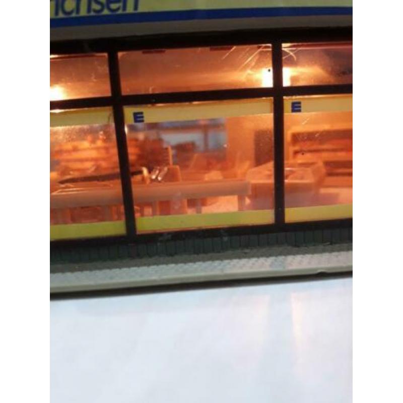 Mooie supermarkt incl inrichting en verlichting.