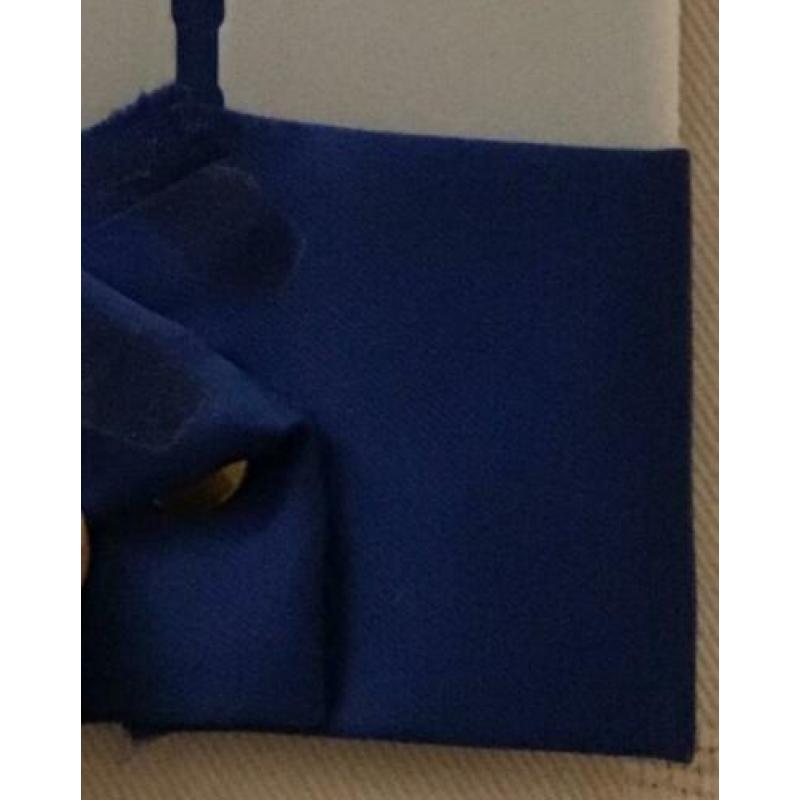 Nieuw blauw pochetje