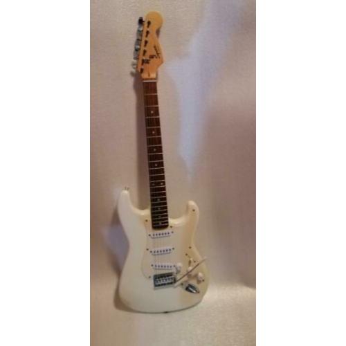 Squire gitaar model Strat, in zeer goed staat + combo.