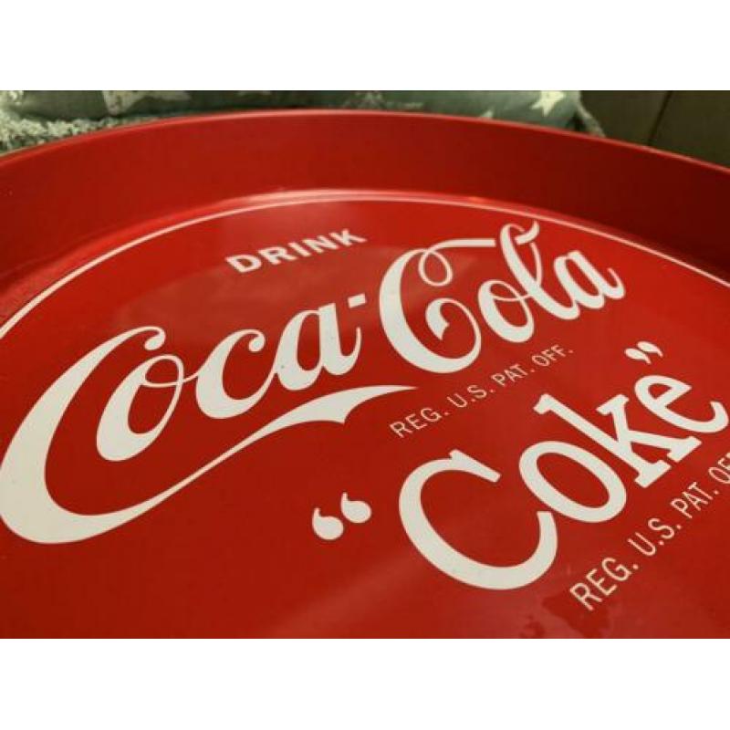 Mooi rood Coca Cola dienblad