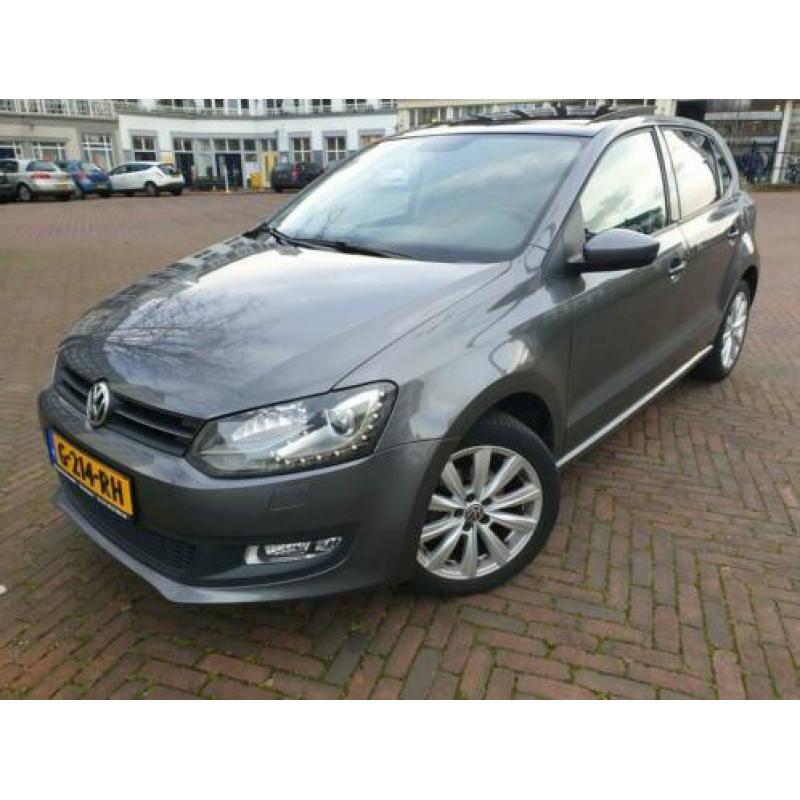 Volkswagen Polo 1.6 TDI 66KW DSG | PANO | XENON 2011 Grijs