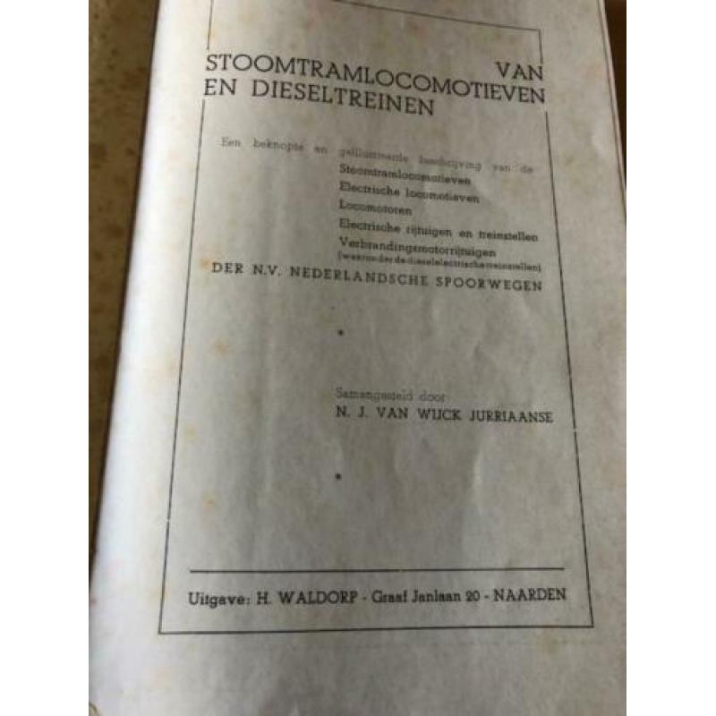 Boek Stoomtramlcoomotieven en treinen