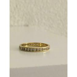 Mooie 18 krt gouden ring met zirkonia’s mag weg v 125,-