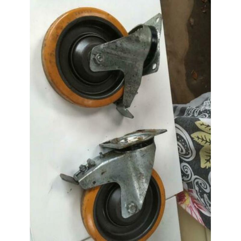 zwenkwielen hoog 24 cm rond 20 cm 40 stuks zwenk zonder rem