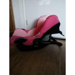 Te koop Roze Maxi Cosi Cabriofix incl. verkleiner i.g.st.