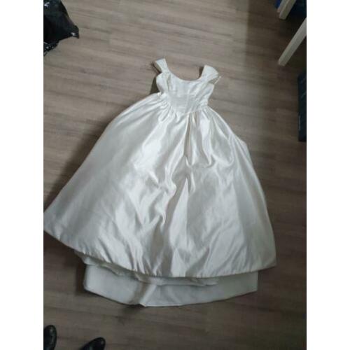 Mooie mori lee trouwjurk maat 12 (confectie maat 38/40)