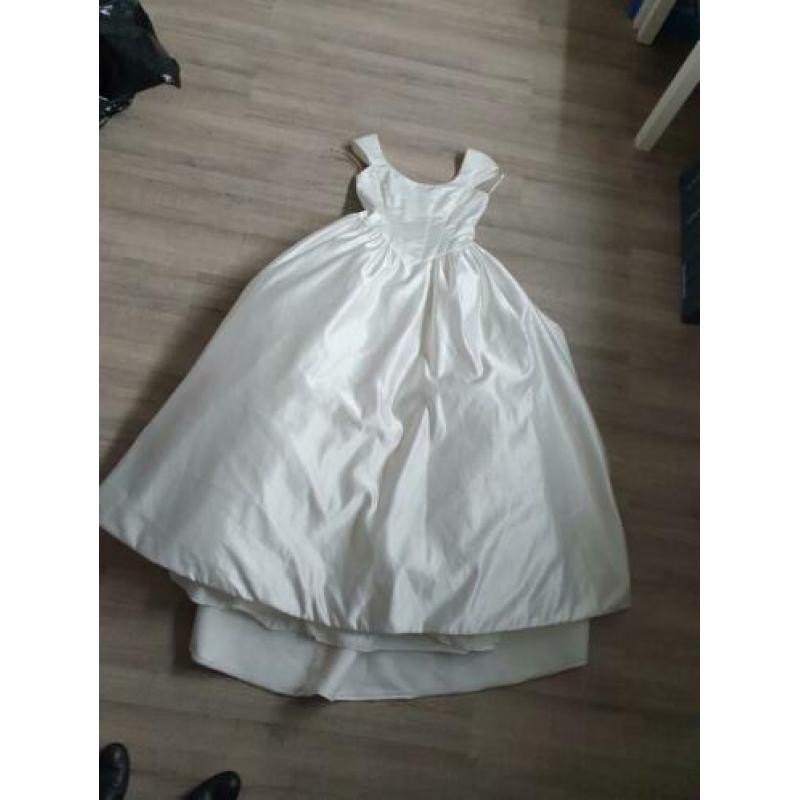 Mooie mori lee trouwjurk maat 12 (confectie maat 38/40)
